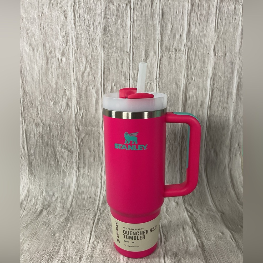 NWB The Quencher H2.0 Flowstate  Tumbler | 30 OZ Passion Pink
